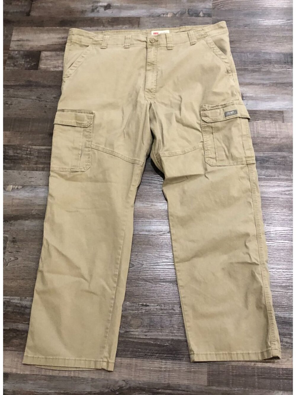 Wrangler Mens 44x30 Beige Tan Relaxed Fit Cargo Pants